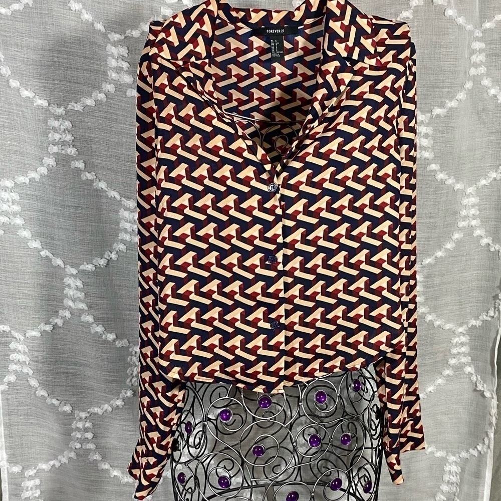 Forever21 geometric print long sleeve collared crop top size S